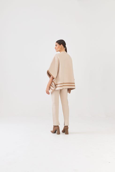 Poncho Barra Listras Bicolor Em Tricot Ninive/Camelo